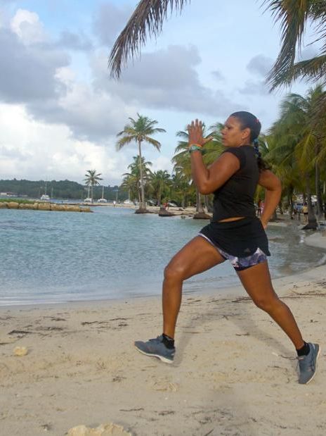 Sport et vélo accompagné d'un coach sportif